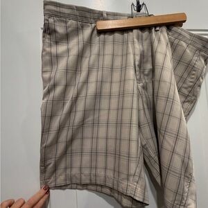 Haggar Men's Plaid Shorts - Gray and Cream C18